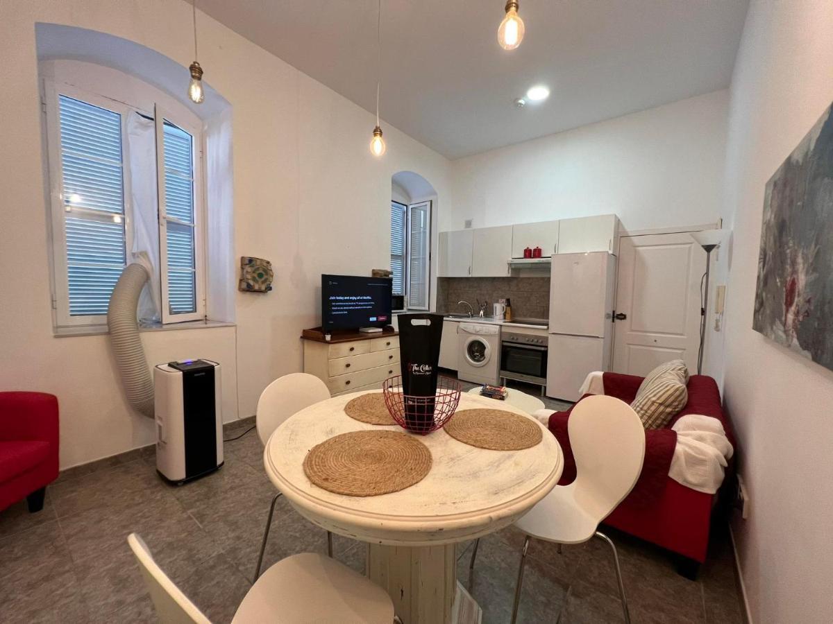 Quirky 1Br Just Off Main Street Prime Location Apartment Гибралтар Екстериор снимка