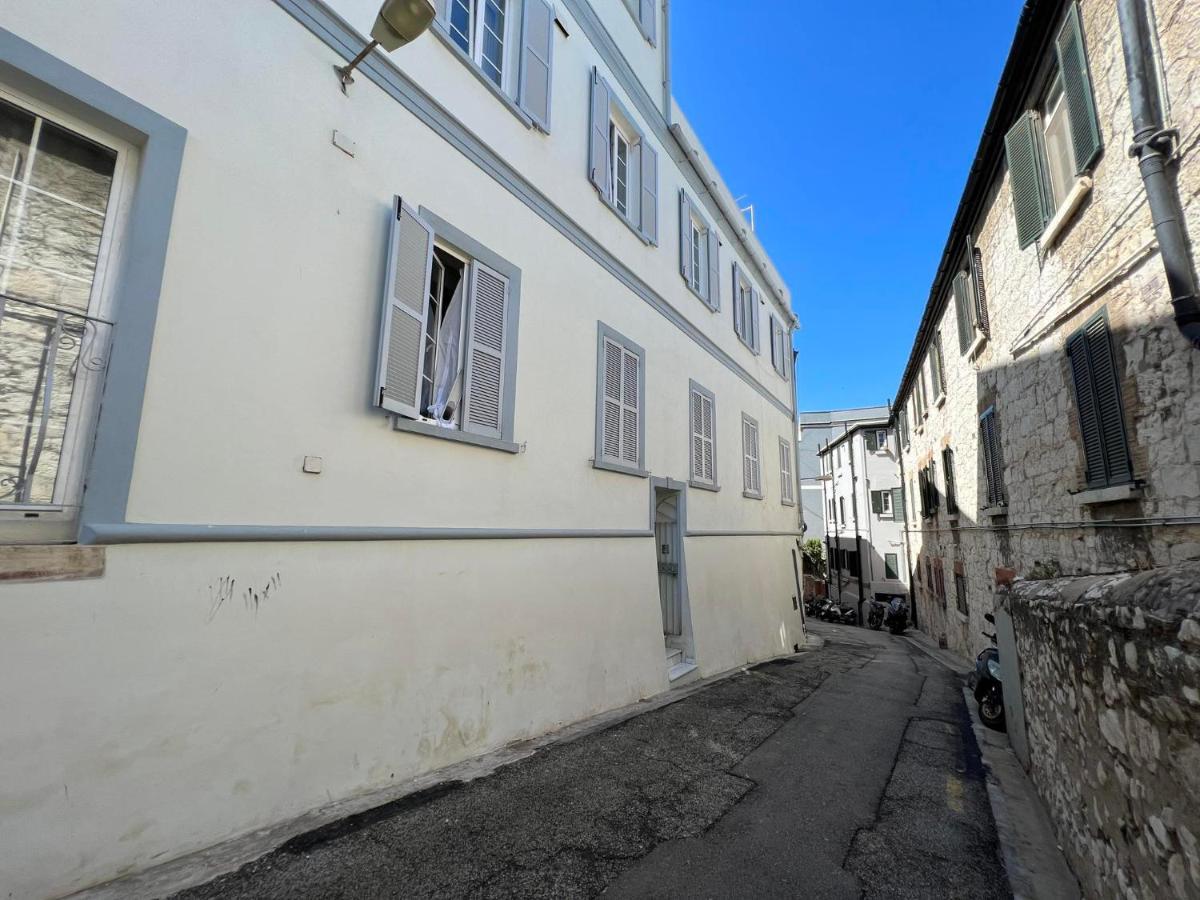 Quirky 1Br Just Off Main Street Prime Location Apartment Гибралтар Екстериор снимка